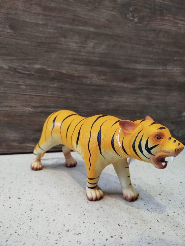 RUBBER TIGER medium