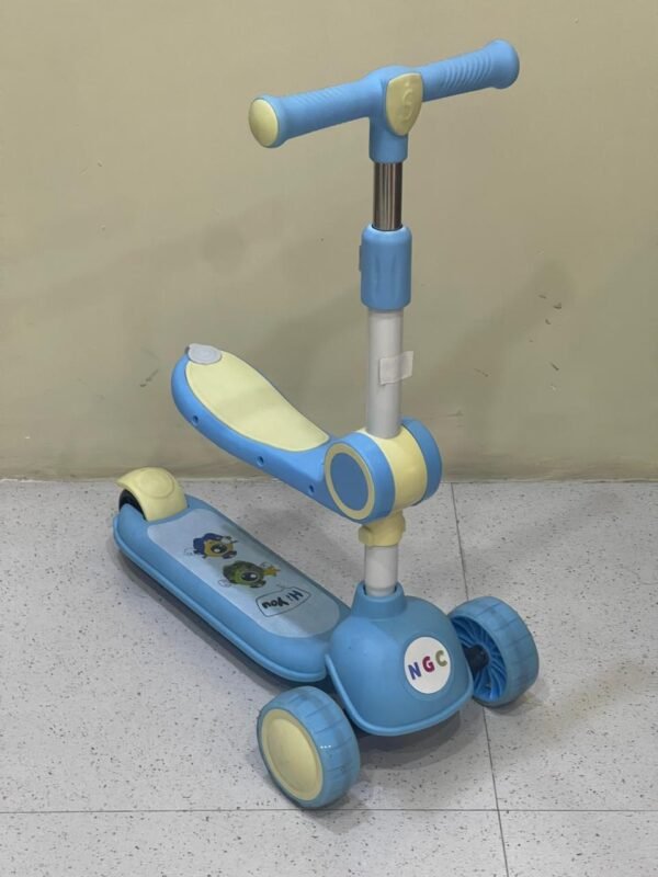 Foldable Scooter Adjustable Height Handlebars Mini Scooter 3 Wheeled Scooter